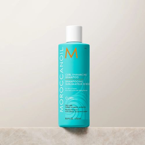 Le shampoing sublimateur de boucles de Moroccanoil est composé d’huile d’argan nourrissante riche en antioxydants pour donner plus de brillance et faciliter le coiffage de tous les jours.
