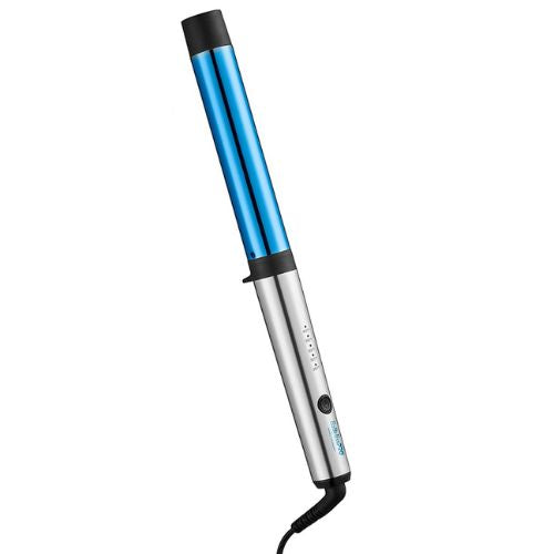 <h2>Pour des boucles magnifiques tellement simple à faire!</h2> <p>Le Tube de revêtement Nano Titanium distribue la chaleur (jusqu'à 220 degré C/430 degré F) uniformément pour créer des boucles durables et brillantes.</p> <p>Fer léger et maniable pour un meilleur de confort d'utilisation.</p> <p>Réglage de température numérique.<br><br>Garantie 1 an <br><br>Disponible en 25 ou 32 mm</p>