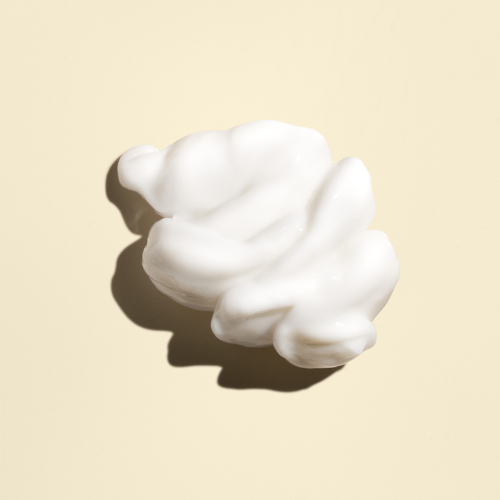 Imperial Blowout  Cette crème coiffante transformatrice adoucit et ajoute de la densité.  Protège de la chaleur et prévient les cassures des cheveux.