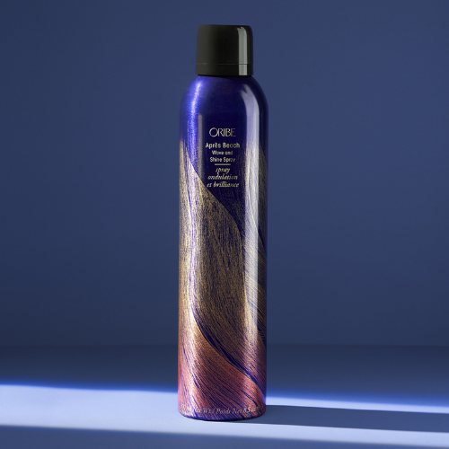Ce spray glamour hydratant avec son embout spécialement conçu, utilise des huiles exotiques riches pour une réparation et belle texture de plage naturelle.