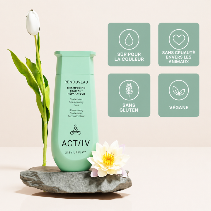 Shampoing réparateur ACT/IV Renouveau en flacon vert posé sur pierre avec fleur et plante, sur fond beige, avec pictogrammes indiquant formule végane, sans gluten, sans cruauté animale et sécuritaire pour cheveux colorés.