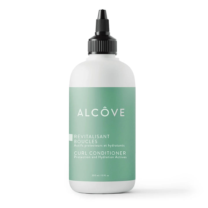 Flacon de 300 ml du revitalisant boucles Alcôve avec embout applicateur, soin hydratant pour cheveux bouclés, présenté sur fond blanc.