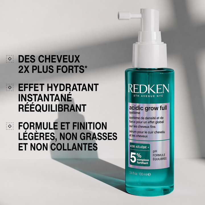 Sérum densifiant cuir chevelu Redken Acidic Grow Full en flacon turquoise avec pompe blanche, posé sur fond clair avec ombre, mettant en avant une formule légère hydratante pour cheveux fins.