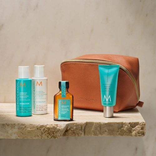 Image du Coffret Hydratant Moroccanoil contenant un shampoing hydratant 70 ml, un revitalisant 70 ml, une huile traitante originale 25 ml et une crème pour les mains 40 ml dans une trousse de luxe.