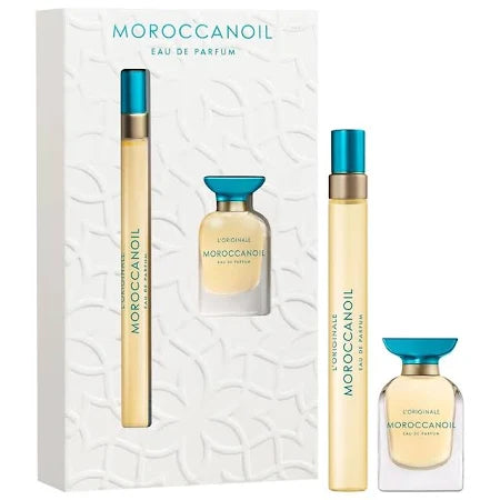 Coffret parfum Moroccanoil L’Originale contenant deux flacons de 10 ml et 4 ml, design élégant en verre transparent avec bouchons turquoise, sur fond blanc texturé.
