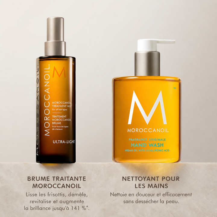 Traitement Moroccanoil Brume ultra légère et savon pour les mains Moroccanoil Fragrance Originale en bouteilles ambrées élégantes sur comptoir beige.