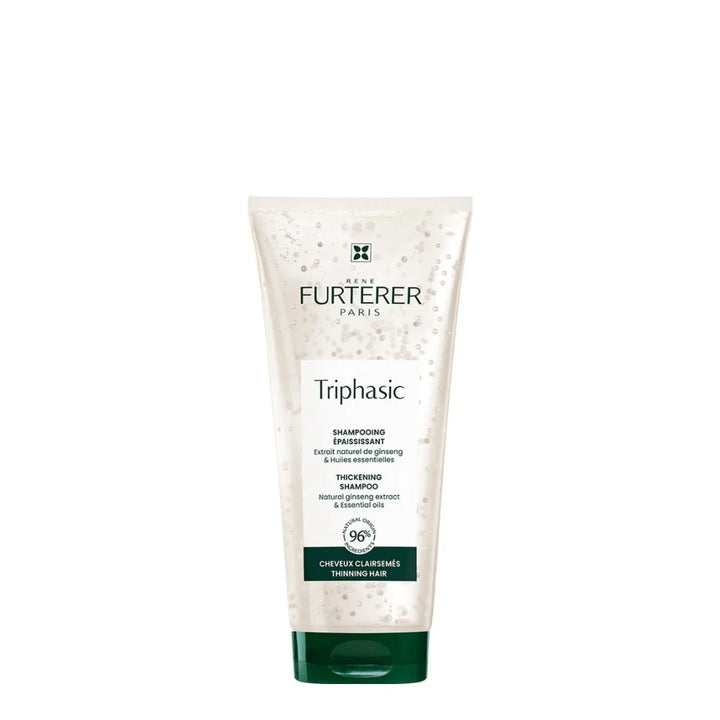 Flacon tube shampoing René Furterer Triphasic transparent avec micro-billes visibles, capuchon vert foncé, présenté sur fond blanc propre