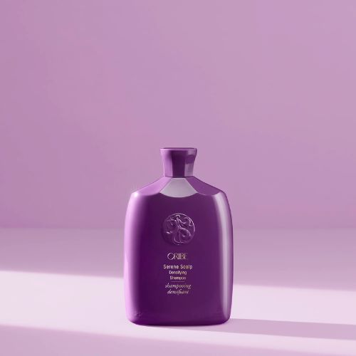 Flacon de shampooing volumisant pour cheveux clairsemés, formulé avec des ingrédients bioactifs.
