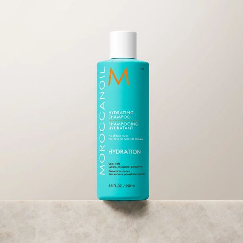 Ce shampoing hydratant doux hydrate en profondeur les cheveux déshydratés avec son huile d’argan antioxydante et ses nutriments. 