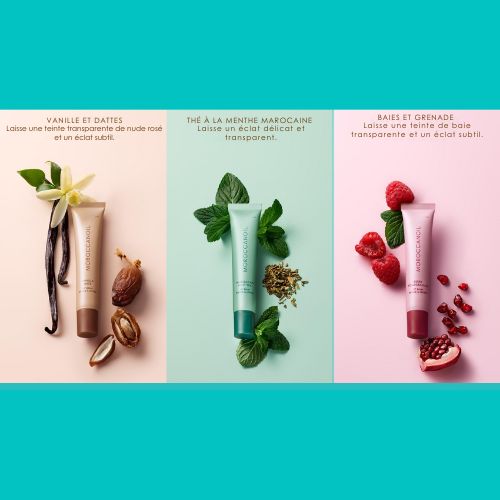 Baumes à lèvres Moroccanoil – tubes colorés 15g posés sur fond pastel avec ingrédients naturels : vanille et dattes, menthe marocaine, baies et grenade.