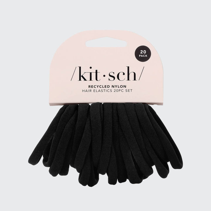 Lot de 20 élastiques noirs KITSCH en nylon recyclé avec emballage beige minimaliste et élastiques empilés sur fond gris clair.