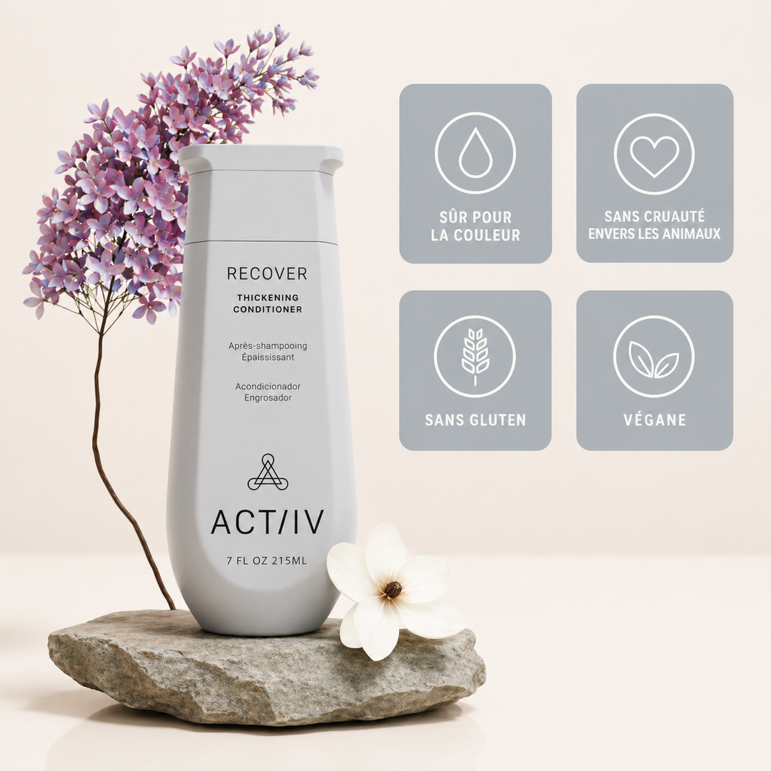 Revitalisant épaississant ACT/IV Recover en flacon blanc posé sur pierre avec fleurs, accompagné d’icônes sans gluten, végan, sans cruauté et sûr pour cheveux colorés.