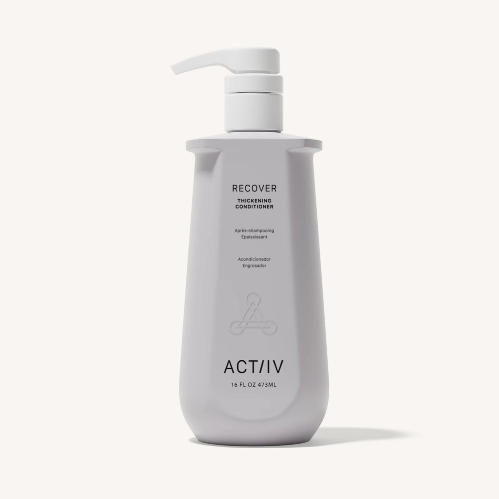 Flacon blanc revitalisant épaississant ACT/IV Recover avec pompe, design minimaliste, format 473 ml, présenté sur fond neutre.
