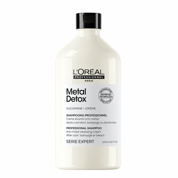 Grand format L’ORÉAL Professionnel Metal Detox 1500 ml, shampoing professionnel anti-métal à la Glicoamine sur fond blanc.