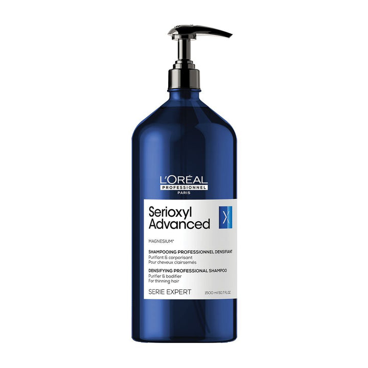 Shampoing L’Oréal Professionnel Serioxyl Advanced 1500 ml pour cheveux clairsemés, grand format bleu à pompe, formule densifiante au magnésium.