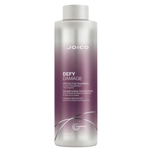 Le shampoing Defy Damage de Joico est un excellent choix pour toi si tu es amateur de services de couleur et que tu exposes tes cheveux aux effets dévastateurs de la chaleur quotidienne des outils chauffants et des rayons UV du soleil.