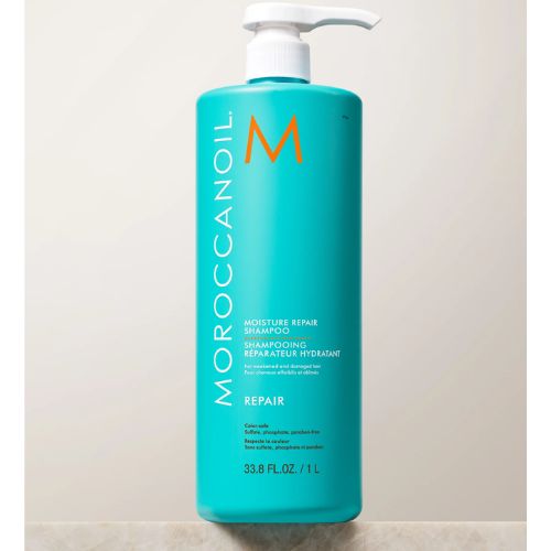 Ce shampoing fortifiant et doux nettoie et répare les cheveux abîmés grâce à l’huile d’argan riche en antioxydants, à la kératine reconstituante.