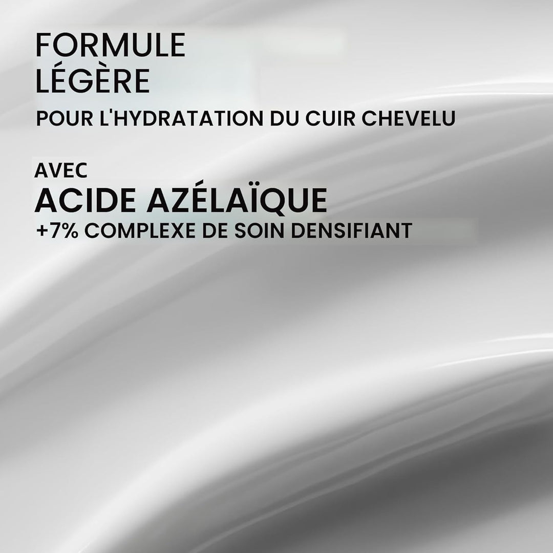 Texture crème légère du soin Redken Acidic Grow Full sur fond blanc avec effet fluide, illustrant une formule hydratante au cuir chevelu à base d’acide azélaïque et complexe densifiant 7 %.