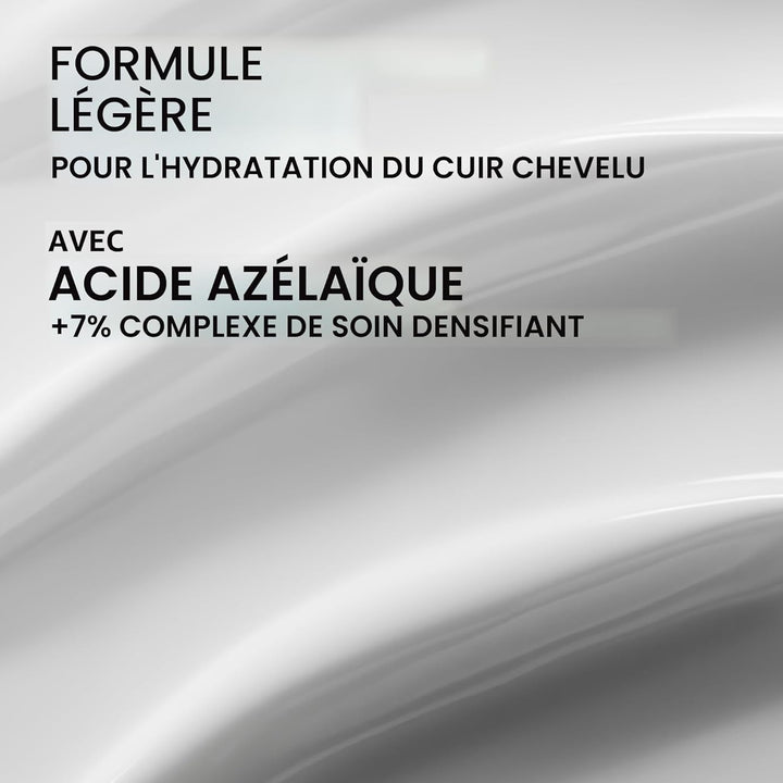 Texture crème légère du soin Redken Acidic Grow Full sur fond blanc avec effet fluide, illustrant une formule hydratante au cuir chevelu à base d’acide azélaïque et complexe densifiant 7 %.