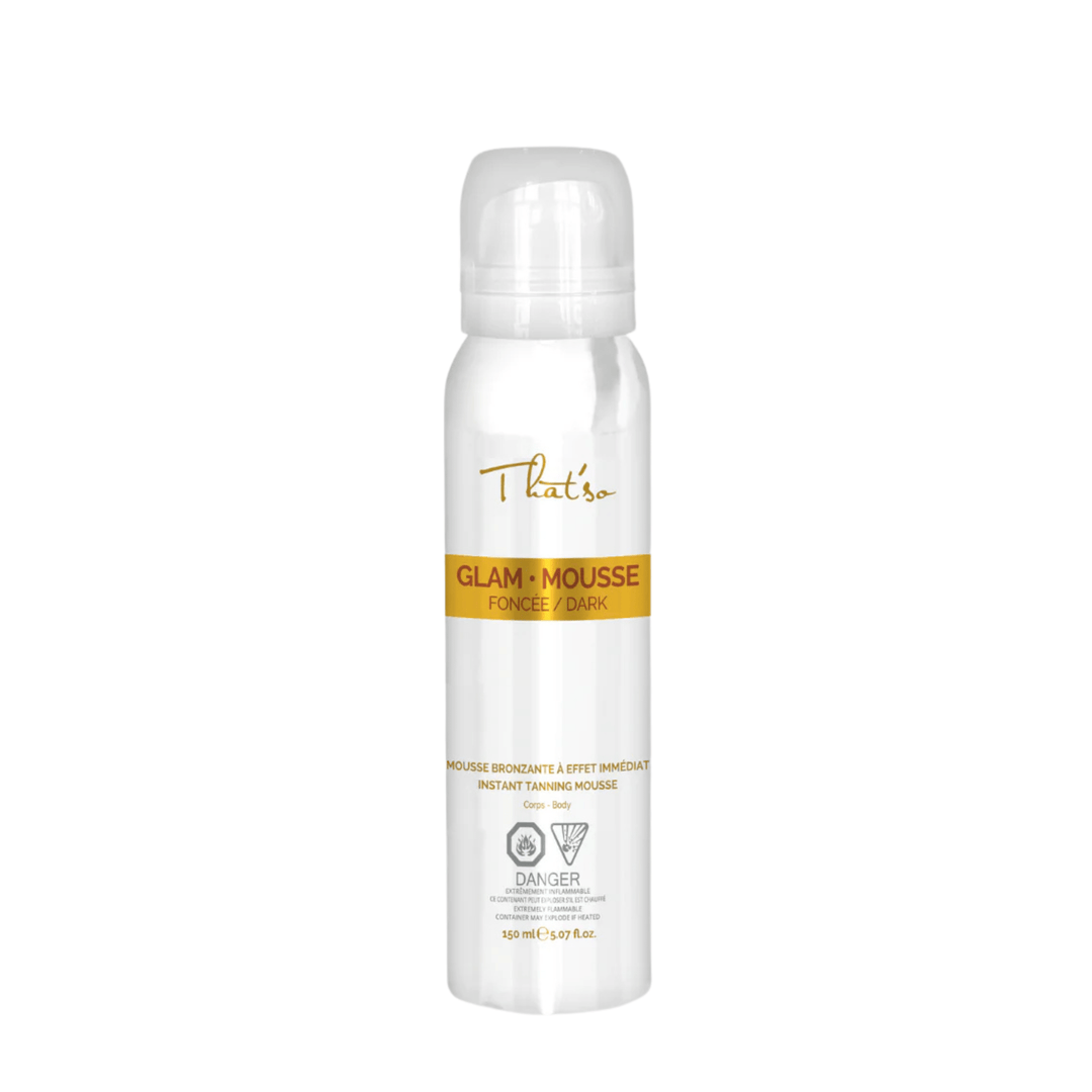 Mousse autobronzante That’so Glam Body Dark en aérosol blanc avec bande dorée, produit bronzant effet immédiat pour le corps, présenté sur fond blanc épuré.